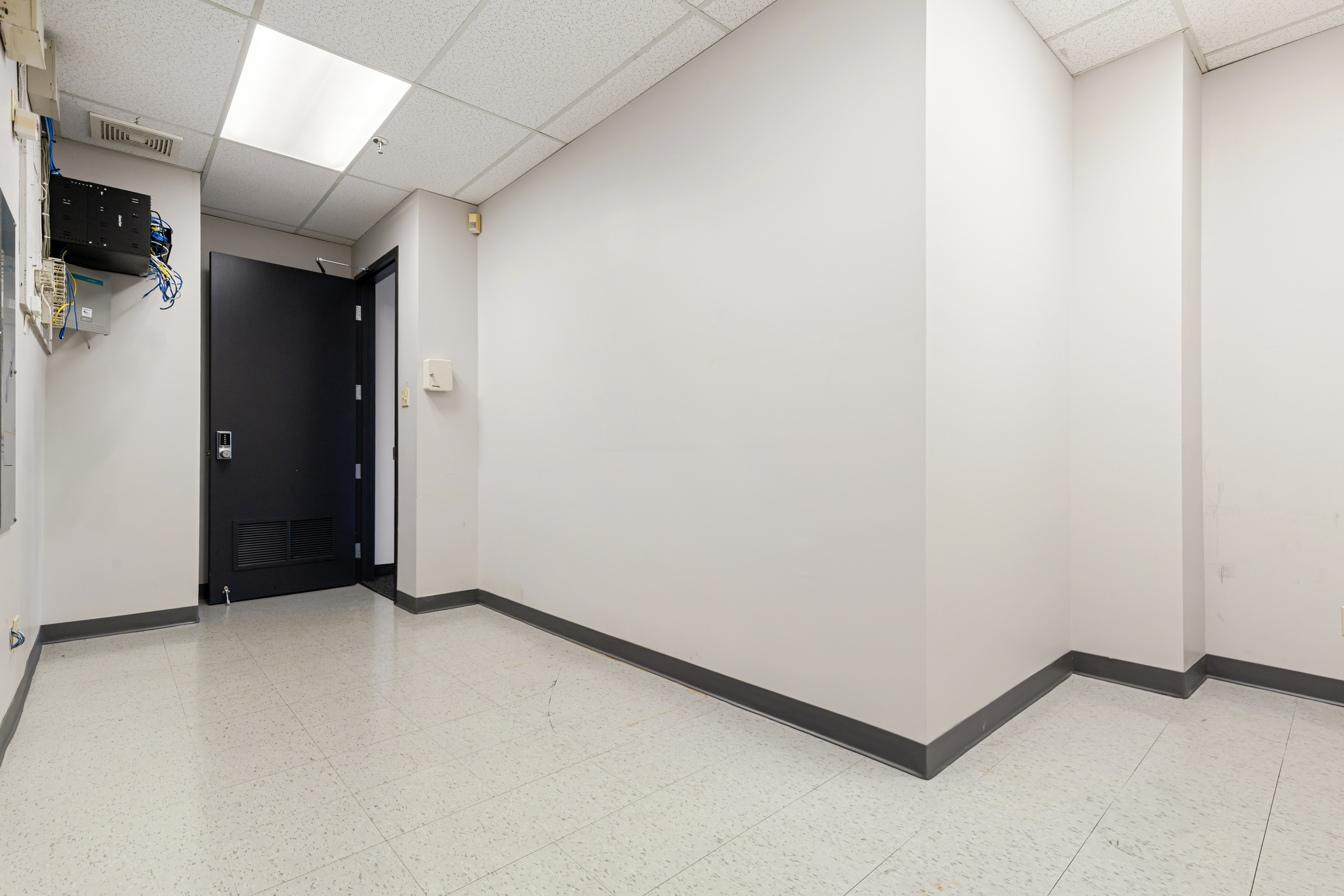 05_200_151 Bd de Mortagne, Boucherville.jpg